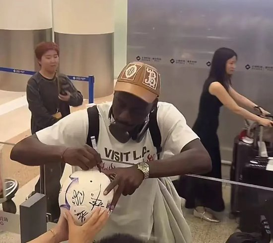 葡超锋线空降申花:恩拉沃抵沪,接替赛季报销米内罗 葡超锋线空降申花:恩拉沃抵沪,接替赛季报销米内罗