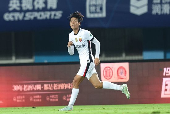 海港3-1客胜河南,李新翔连续进球+蒯纪闻助攻,年轻化改造收效 海港3-1客胜河南,李新翔连续进球+蒯纪闻助攻,年轻化改造收效