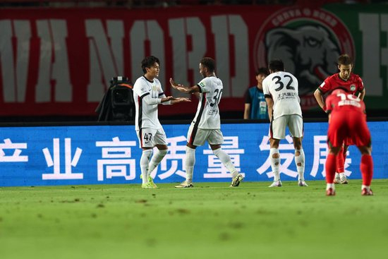 海港3-1客胜河南,李新翔连续进球+蒯纪闻助攻,年轻化改造收效 海港3-1客胜河南,李新翔连续进球+蒯纪闻助攻,年轻化改造收效