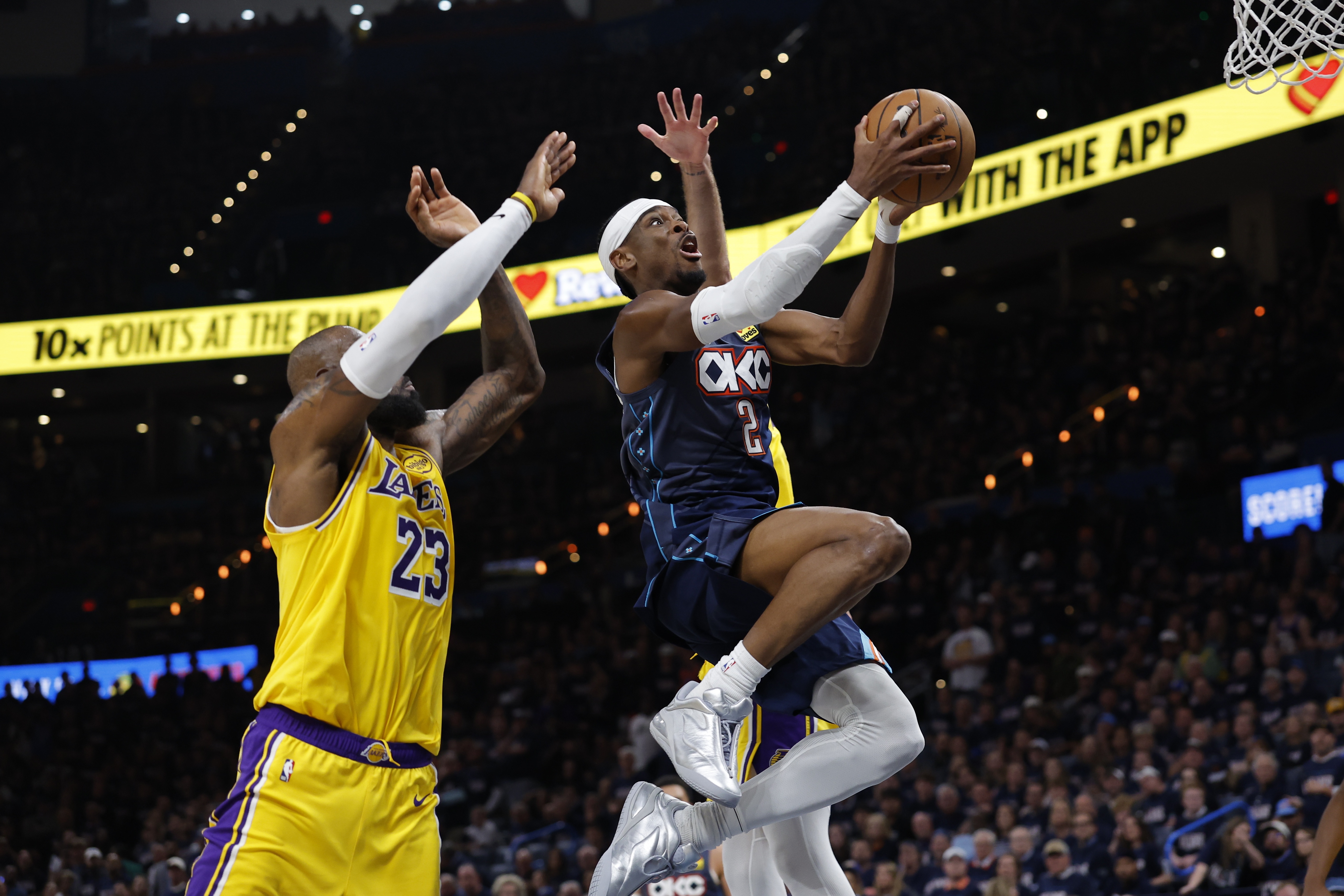 骑士主场扳回一城 米切尔31分难阻哈登13中3